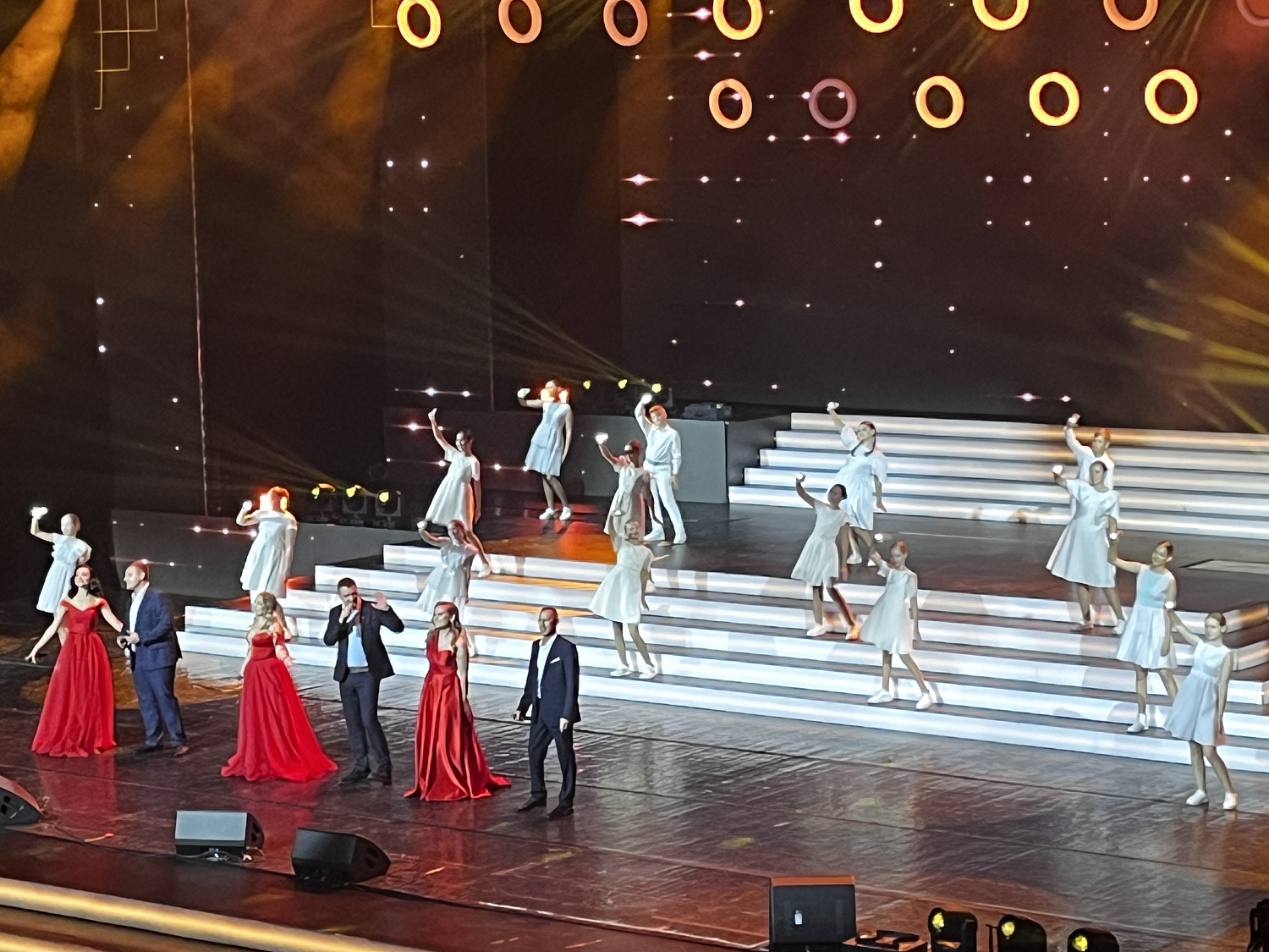 Праздничный гала-концерт ко Дню машиностроителя и 30-летию Министерства промышленности Республики Беларусь состоялся во Дворце Республики